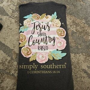 Simply Southern Graphic Tee Size Medium